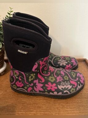 Bogs Womens Classic Mid Corsage Floral Boot Rubber Winter Snow Rain Tall Size 9